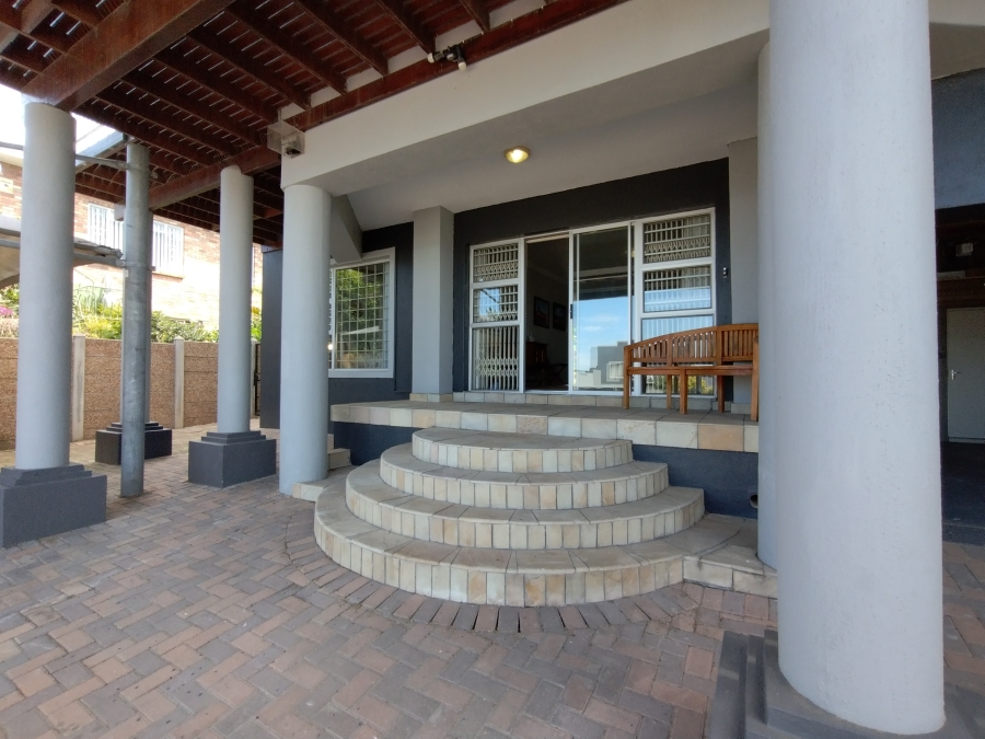 7 Bedroom Property for Sale in Wavecrest Eastern Cape